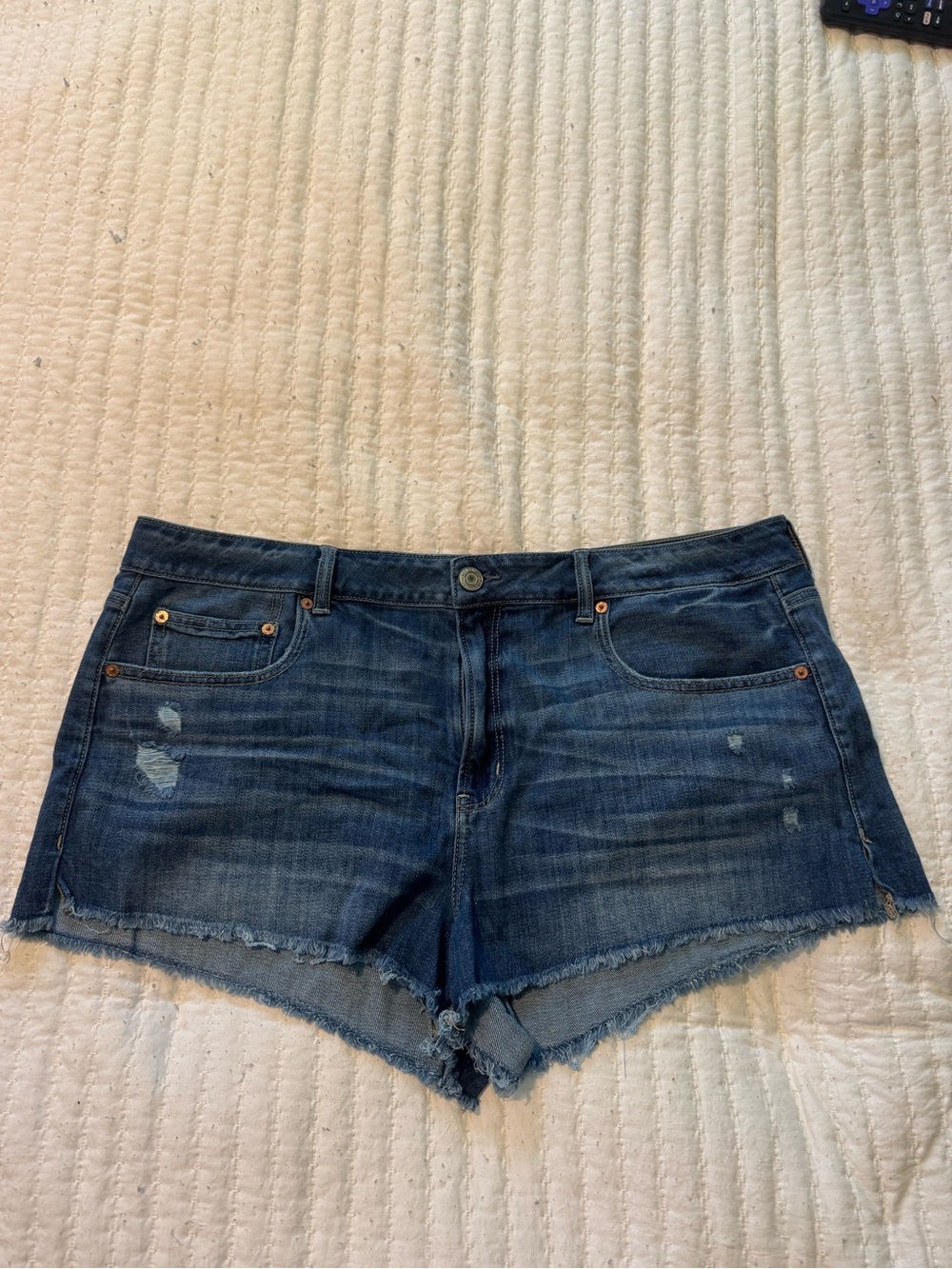 American Eagle Women's Classic Dark Wash Denim Cutoff Shorts